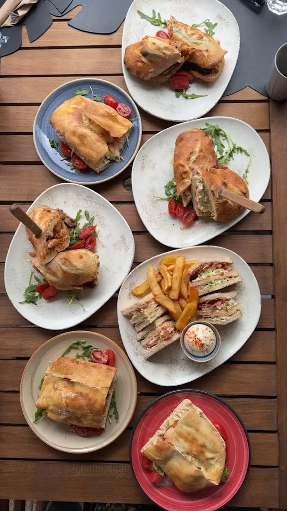 Amali Nimaya_Trattoria Pinokio_Pallíni_Bewertung