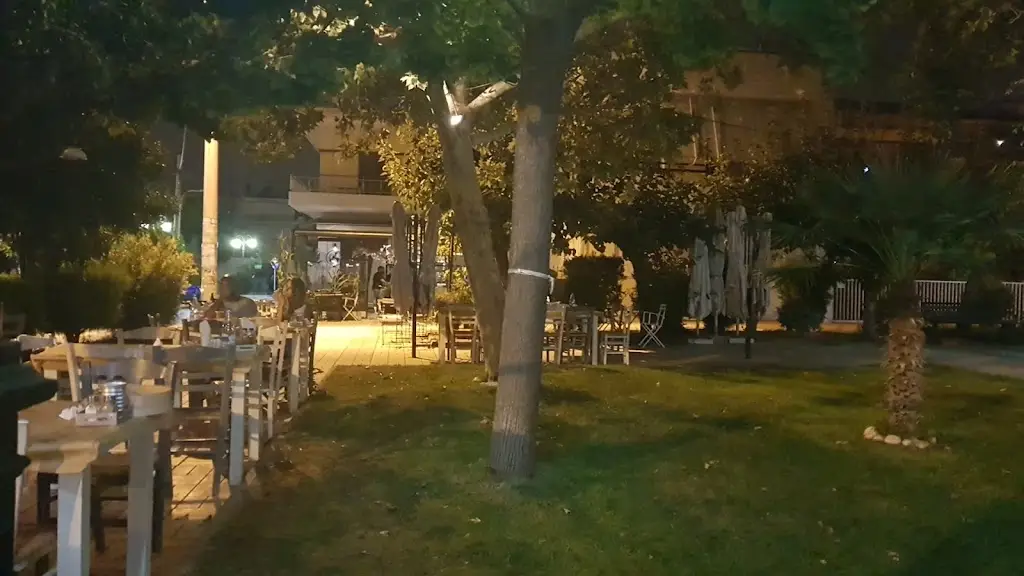 Nerijus Vasiliauskas_ενα+ενα ταβέρνα_Pallíni_Bewertung