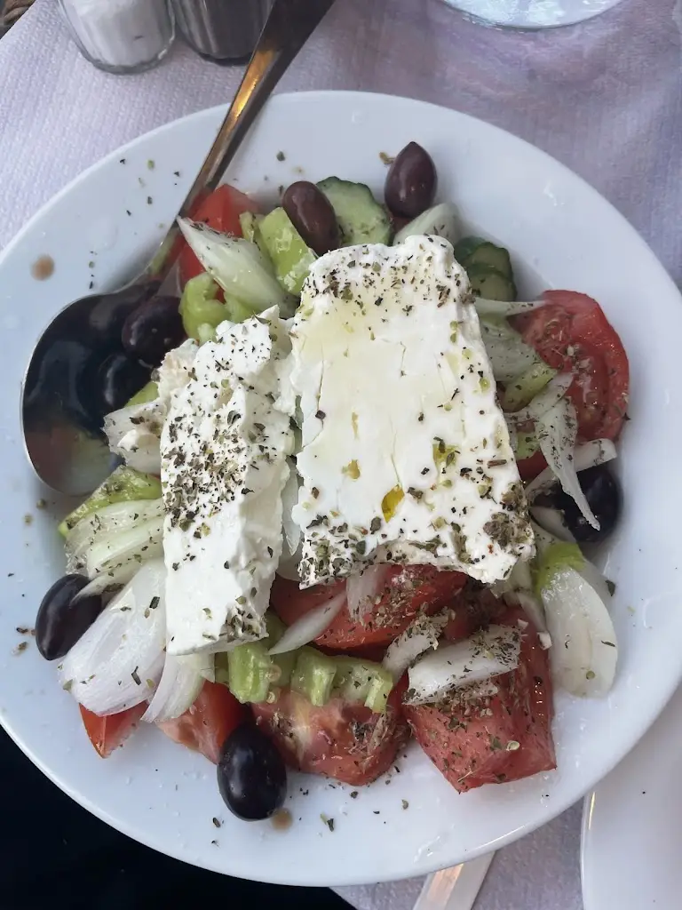 Christina Guyer_Ταβέρνα Η κοινή συντροφία 1778 , Αμπελάκια Λάρισας_Ampelákia_reseña