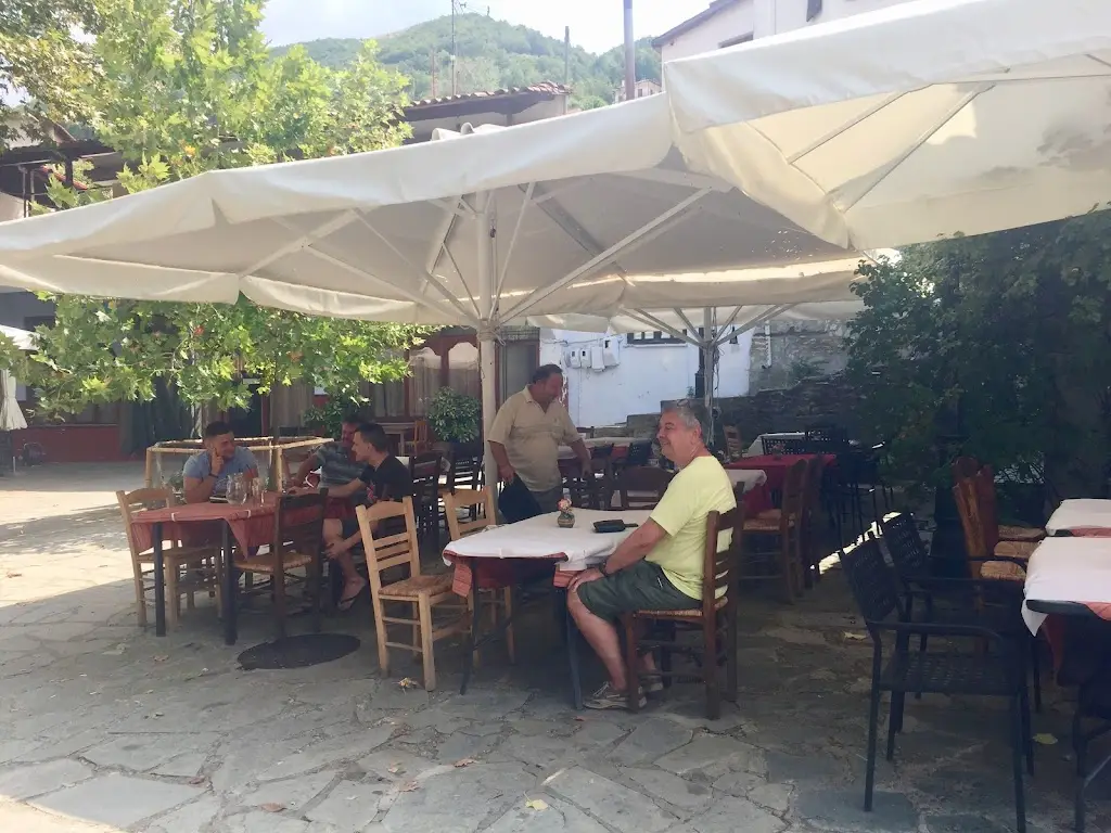 Anna M_Ταβέρνα Η κοινή συντροφία 1778 , Αμπελάκια Λάρισας_Ampelákia_reseña