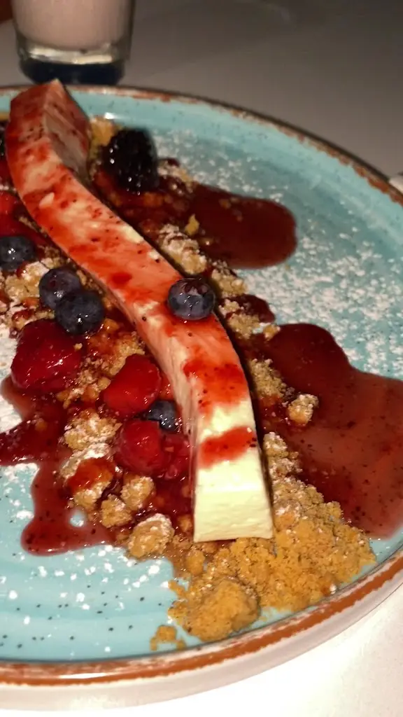 Alipa Restaurant_Ampelákia_slider_image_2