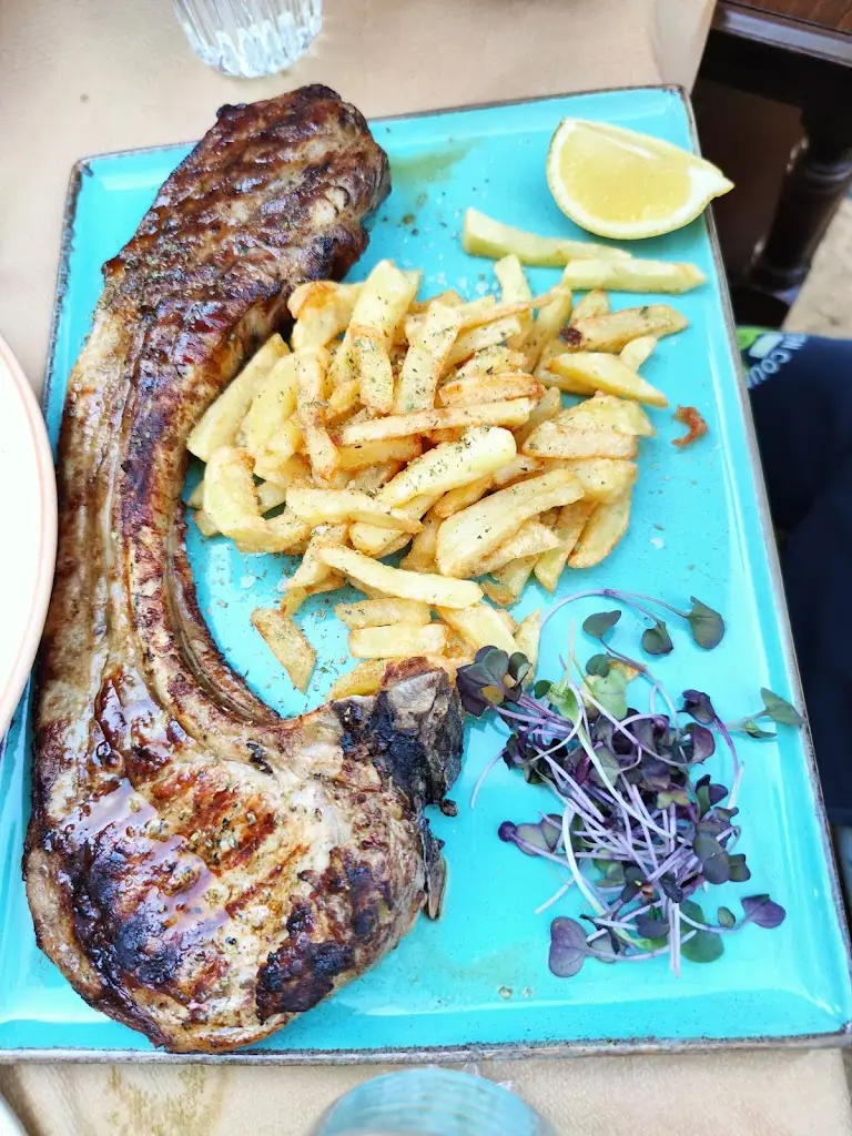 Marios Xenos_Daphnē_Peristéri_Bewertung