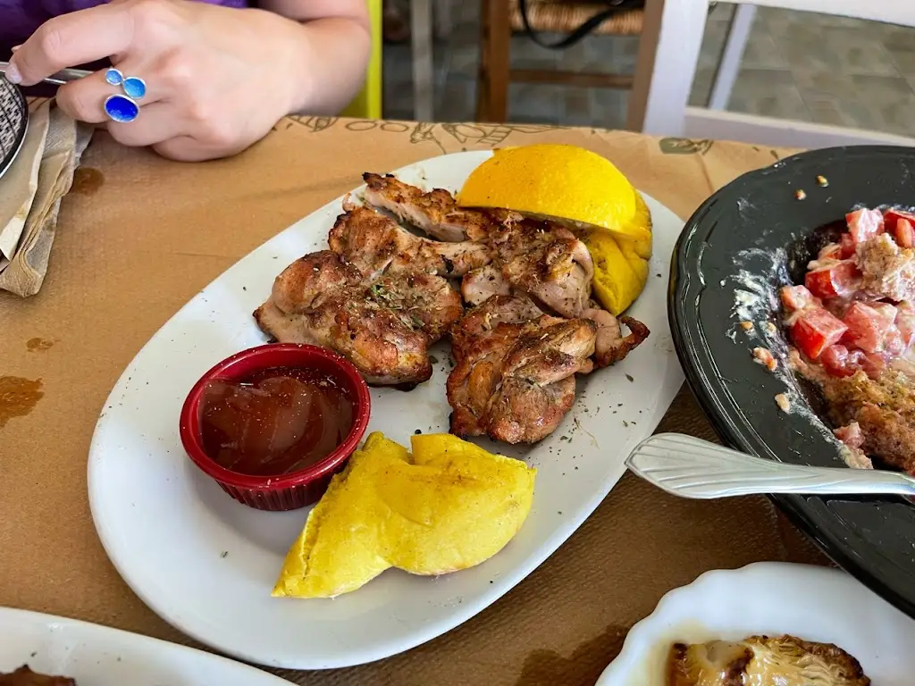 Το Ρεμπελιο_Petroúpolis_slider_image_3