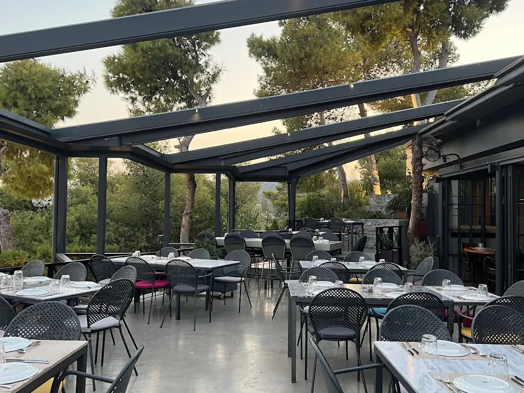 Apolis_Petroúpolis_slider_image_1