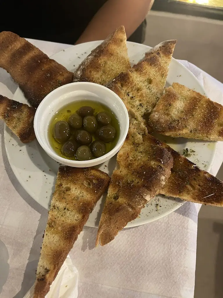 John Karpontinis_Ταβέρνα ο Αγιορείτης_Petroúpolis_review