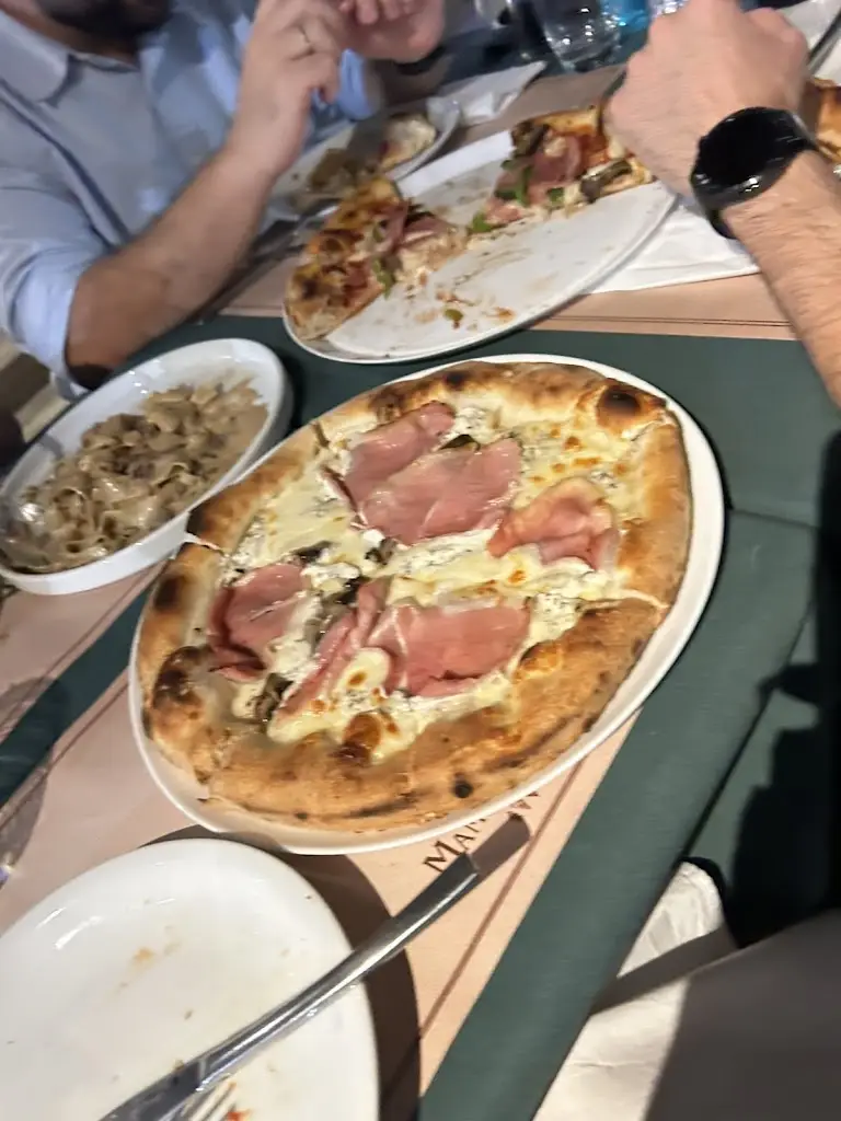 Alexandros N_Mama Mia Sofia_Petroúpolis_Bewertung