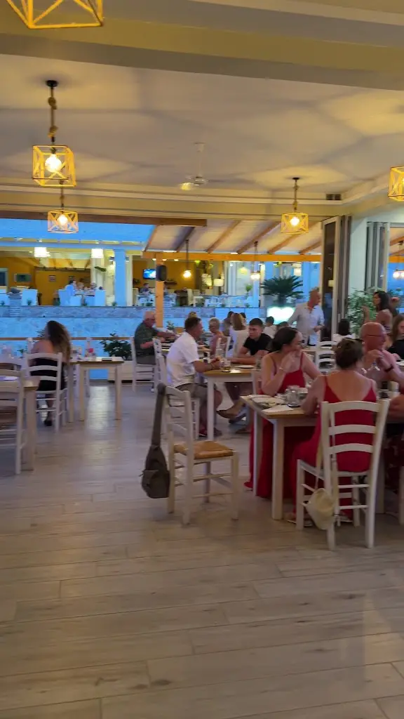 Cicala restaurant & Cocktail bar_Ágios Stéfanos_slider_image_2