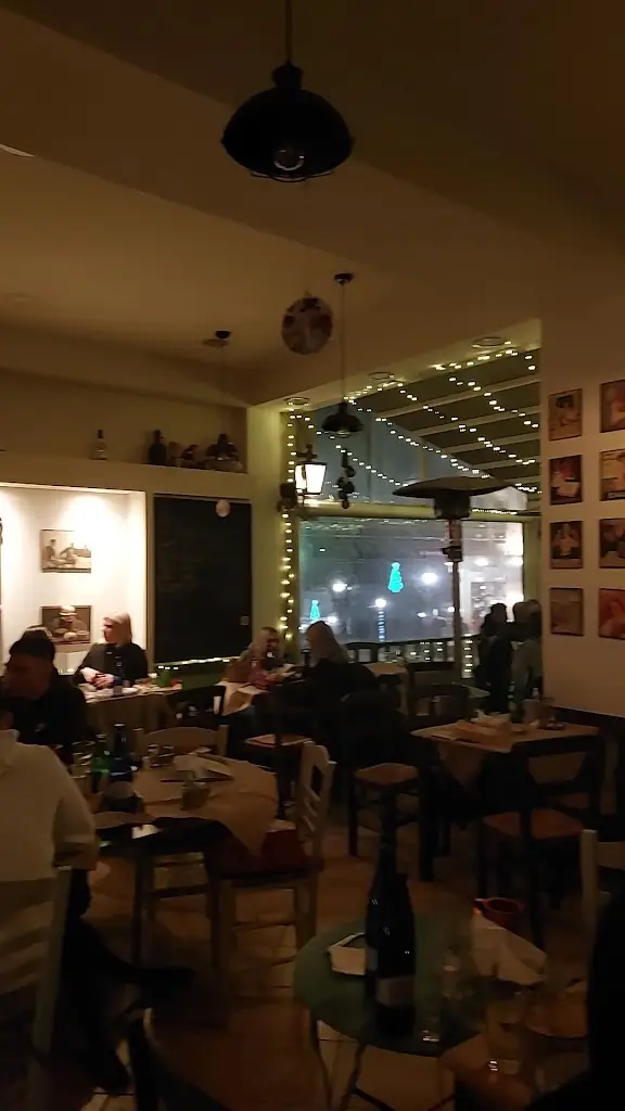 Kaphepoínō_Petroúpolis_slider_image_2