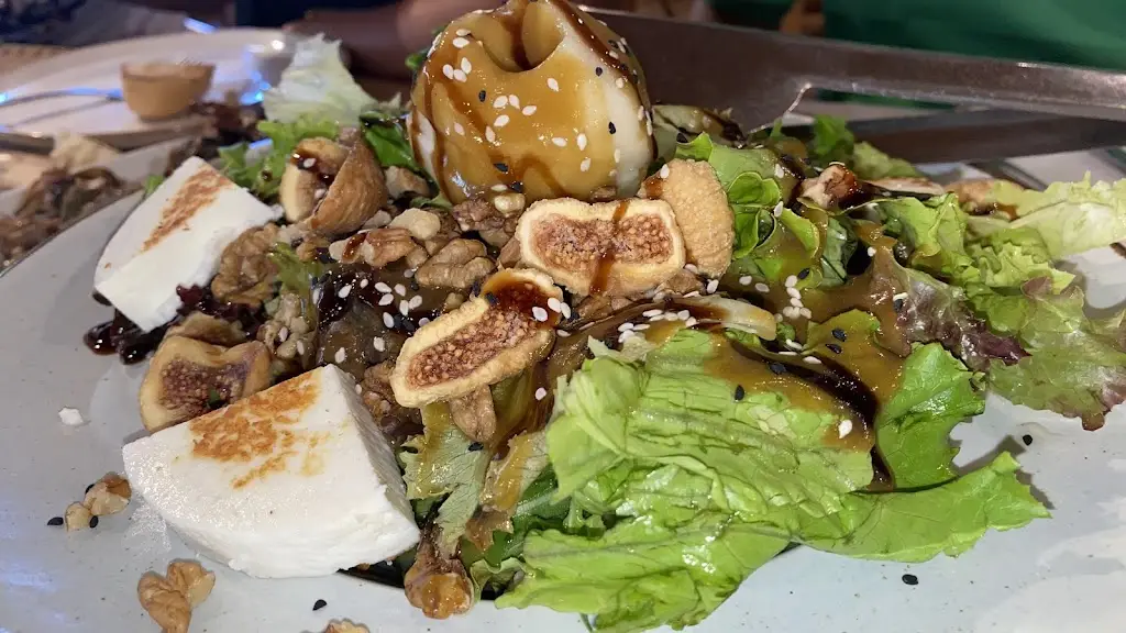 Olga Stefou_Ταβέρνα Λεβέντης_Petroúpolis_reseña