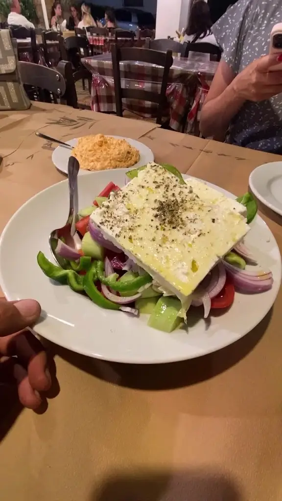 Galini Tavern_Polydéndri_slider_image_2