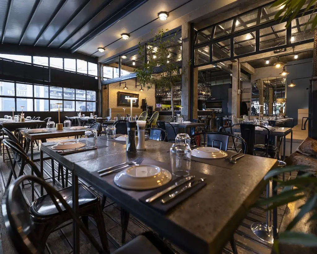 C&C Cucina & Cocktails Restaurant in Pikérmi