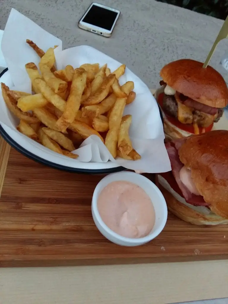 Nick Arapkoules_Πsquare_Pikérmi_avis