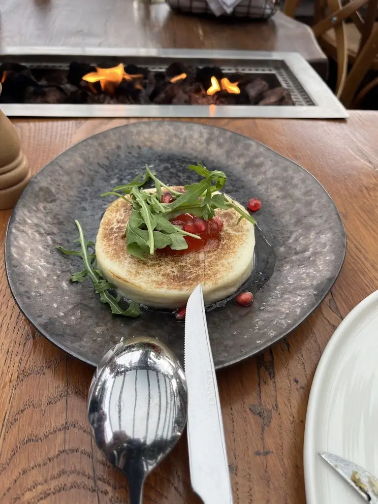 George Andreadakis_Meat the Stars_Pikérmi_review