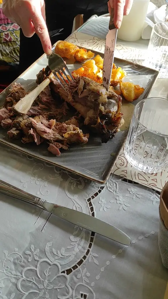 Alpha Pi Deli & Resto_Pikérmi_slider_image_2