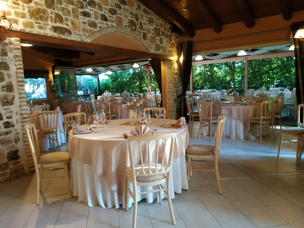 Oinotropia_Pikérmi_slider_image_1