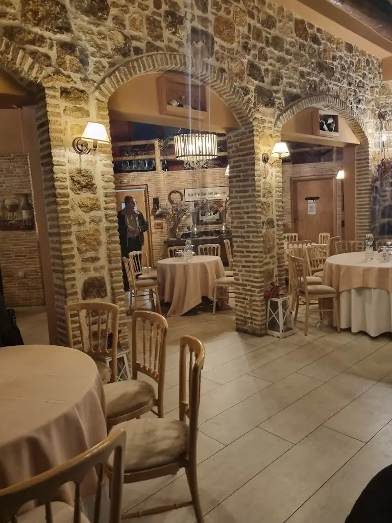 Oinotropia_Pikérmi_slider_image_2