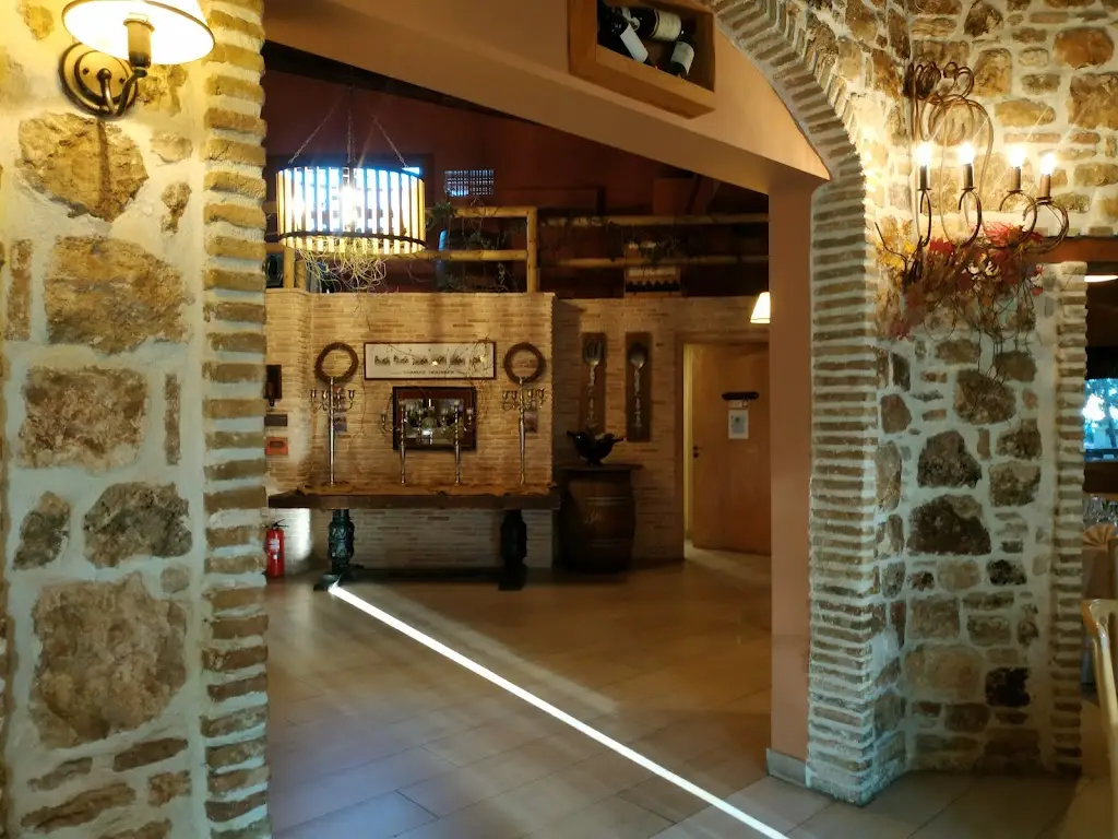 Oinotropia_Pikérmi_slider_image_3