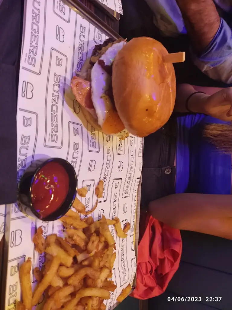 Menü_B_Burgers_Pikérmi_Bild_8