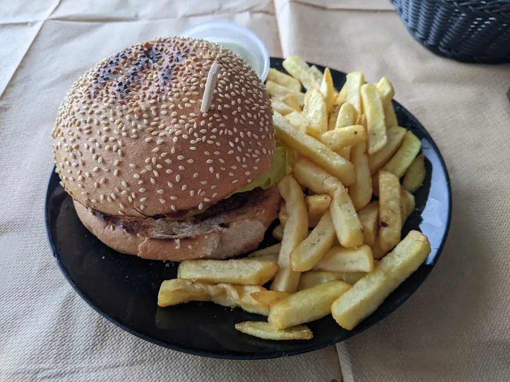 Ivelin Palahanov_Οβελιστήριο των Φίλων_Pikérmi_review