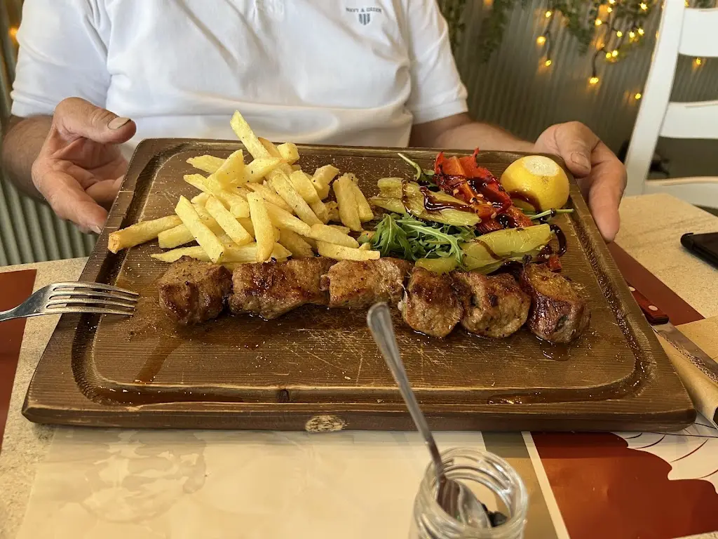 Peter Ellis_Πλάτανος Κεμπάπ Σουβλάκι_Pikérmi_Bewertung