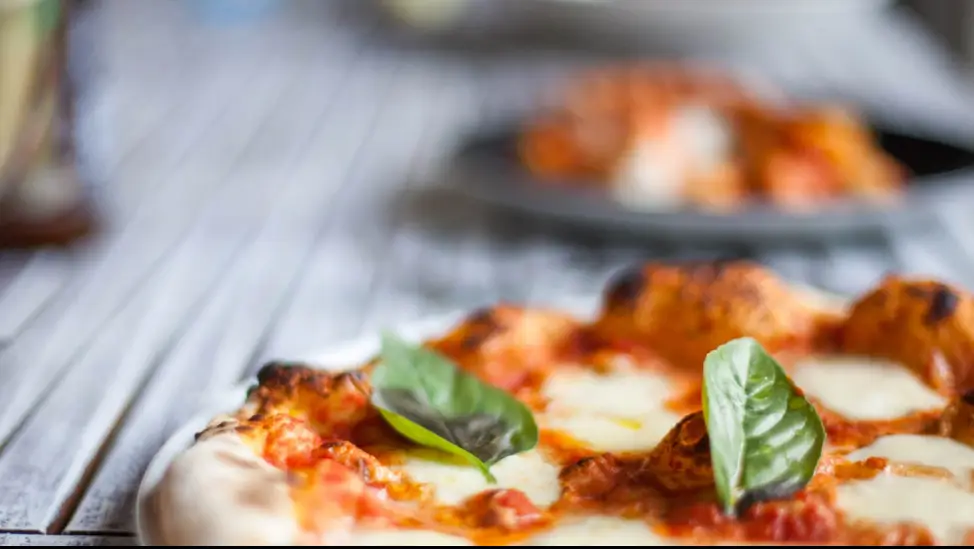 Tavolino Pizza_Pikérmi_slider_image_2