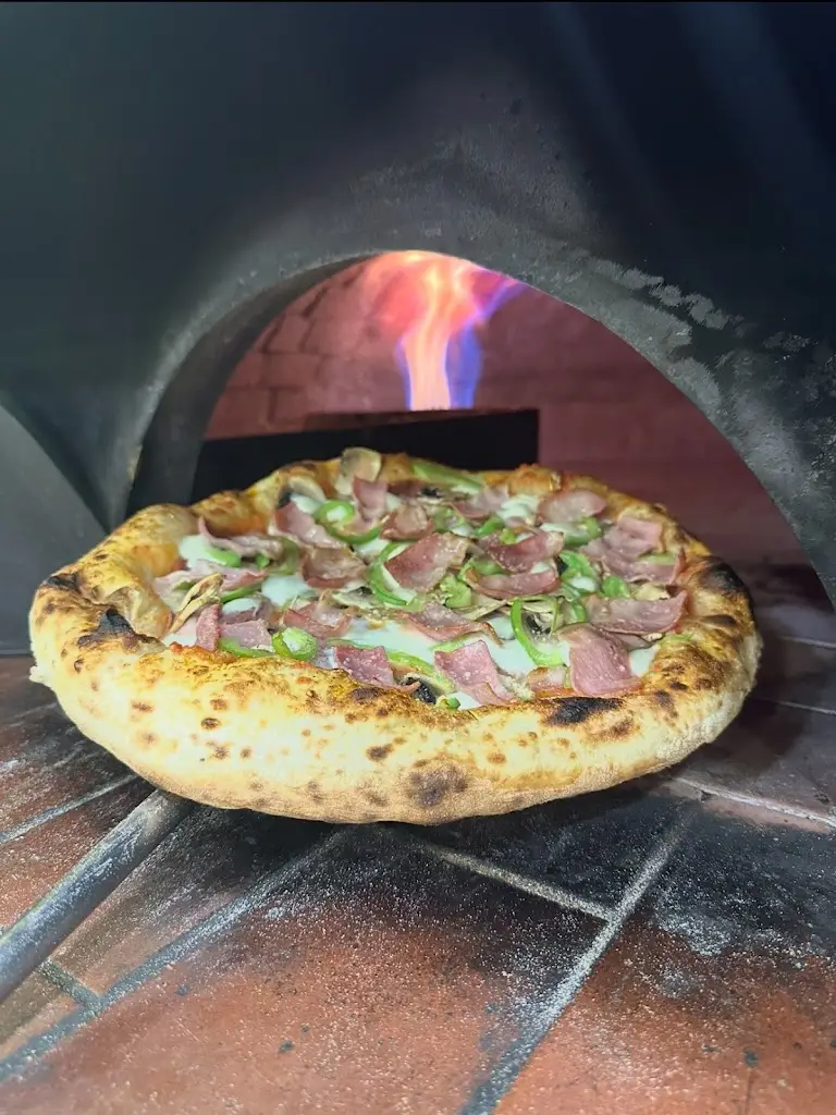 Tavolino Pizza_Pikérmi_slider_image_3