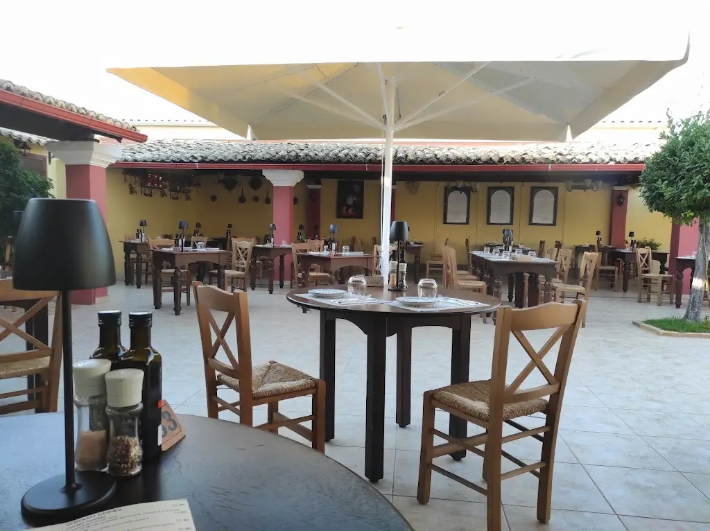 Zorbas Restaurant_Ágios Stéfanos_slider_image_1