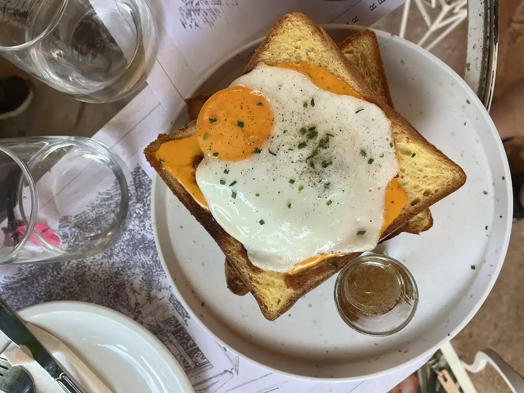 Austin Graff_Belle Amie_Piraeus_Bewertung