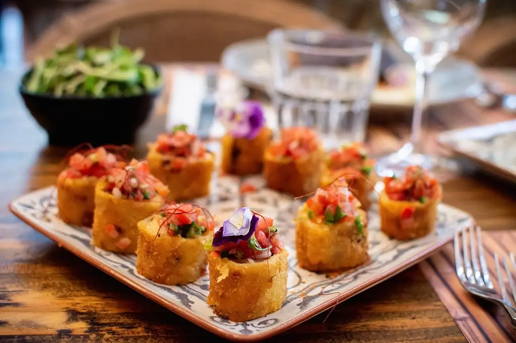 CHE Cocina y Barra Sudamericana_Piraeus_slider_image_3