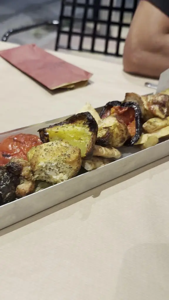 Entelamezen_Piraeus_slider_image_2