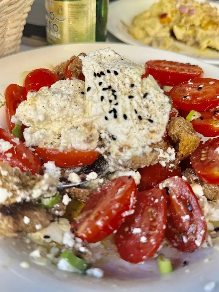 Rita_Yperokeanio_Piraeus_reseña