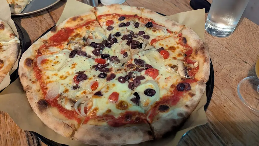 Darshan Gajara_rustic_Saronída_Bewertung