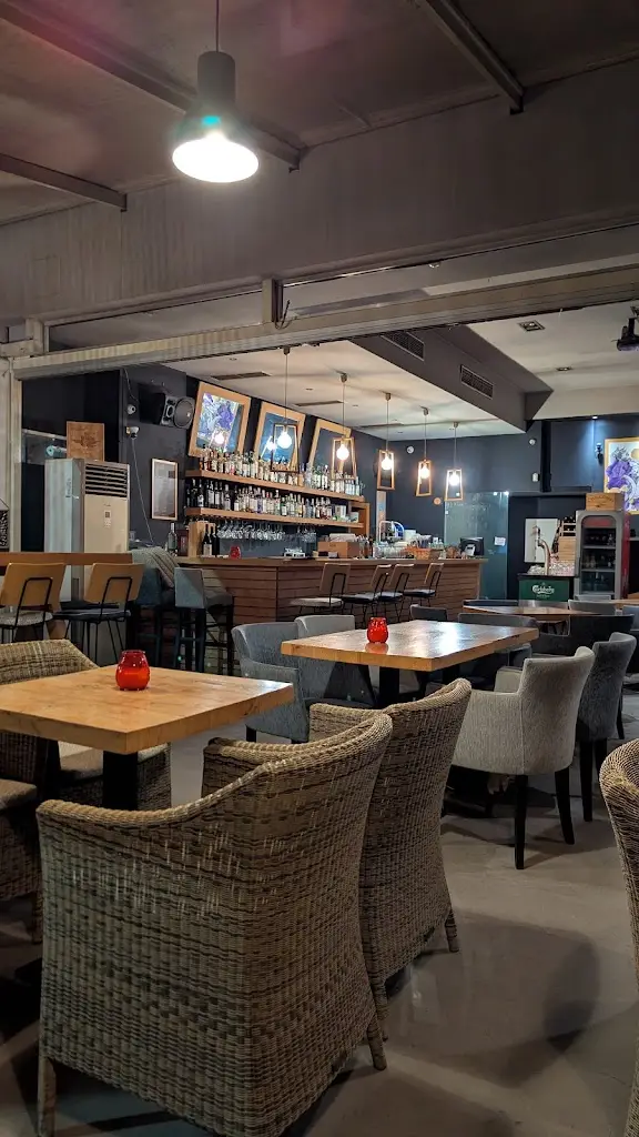 rustic_Saronída_slider_image_3