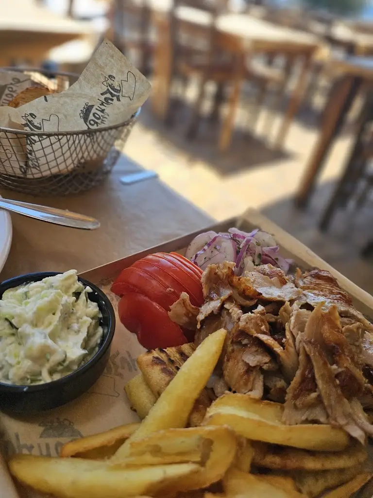 Kimmy Kirck_Symposio_Saronída_recensione