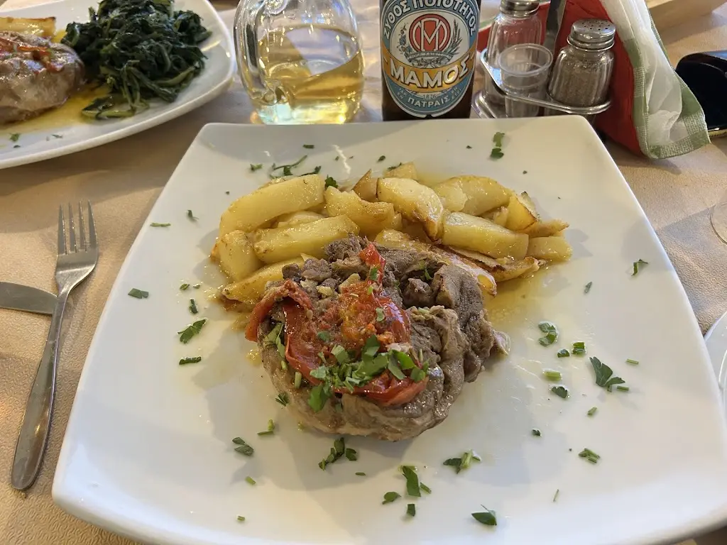 Taverna garden_Póros_slider_image_2