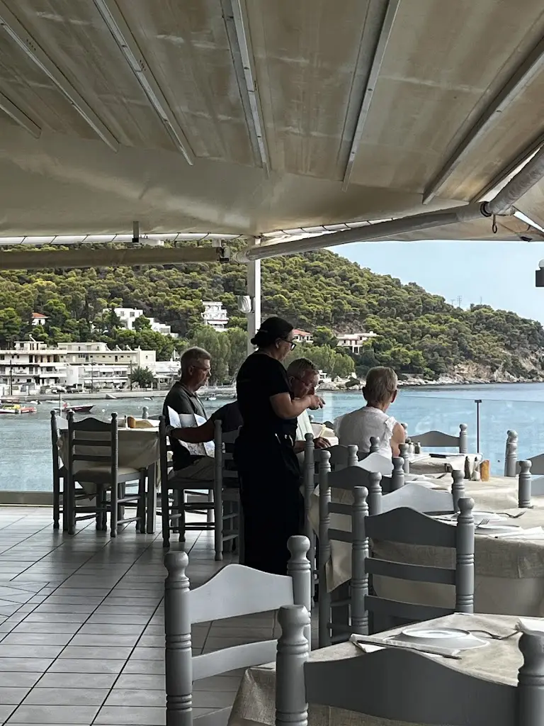 Larry Haywood_ASKELI_Póros_review