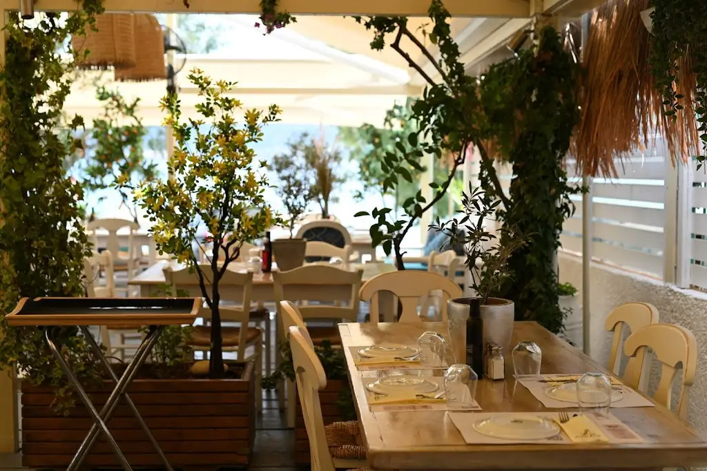 ASKELI Restaurant in Póros