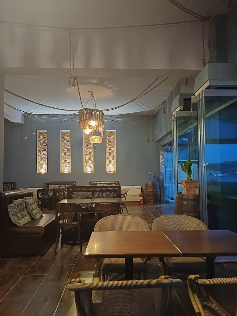 Nautilus Restaurant in Selínia