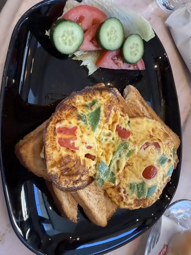 Rebecca Hsiao_Sofianos George_Spáta_review