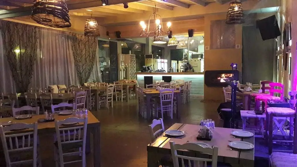 Solybar Restaurant in Skála Oropoú