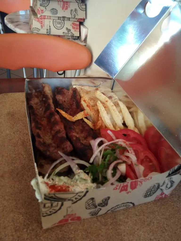 Menü_Ψητοπολειο Γύρο Γύρο Όλοι Παναγιώτης Κατερίνα_Skála Oropoú_Bild_2