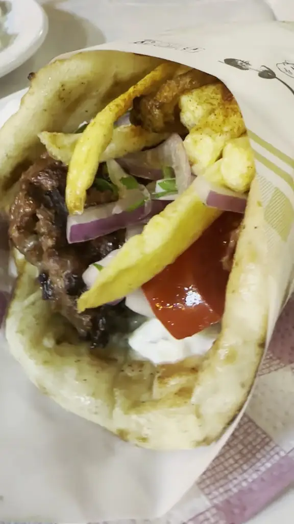 Ψητοπολειο Γύρο Γύρο Όλοι Παναγιώτης Κατερίνα_Skála Oropoú_slider_image_2