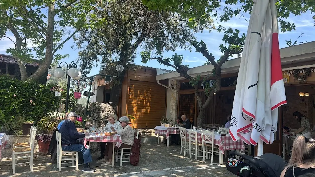 Aquila_Amygdaleza_Stamáta_Bewertung