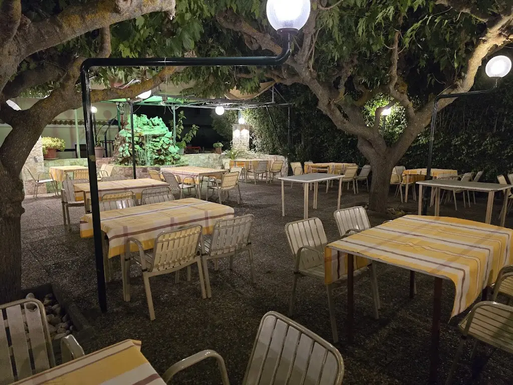 Amygdaleza Restaurant in Stamáta