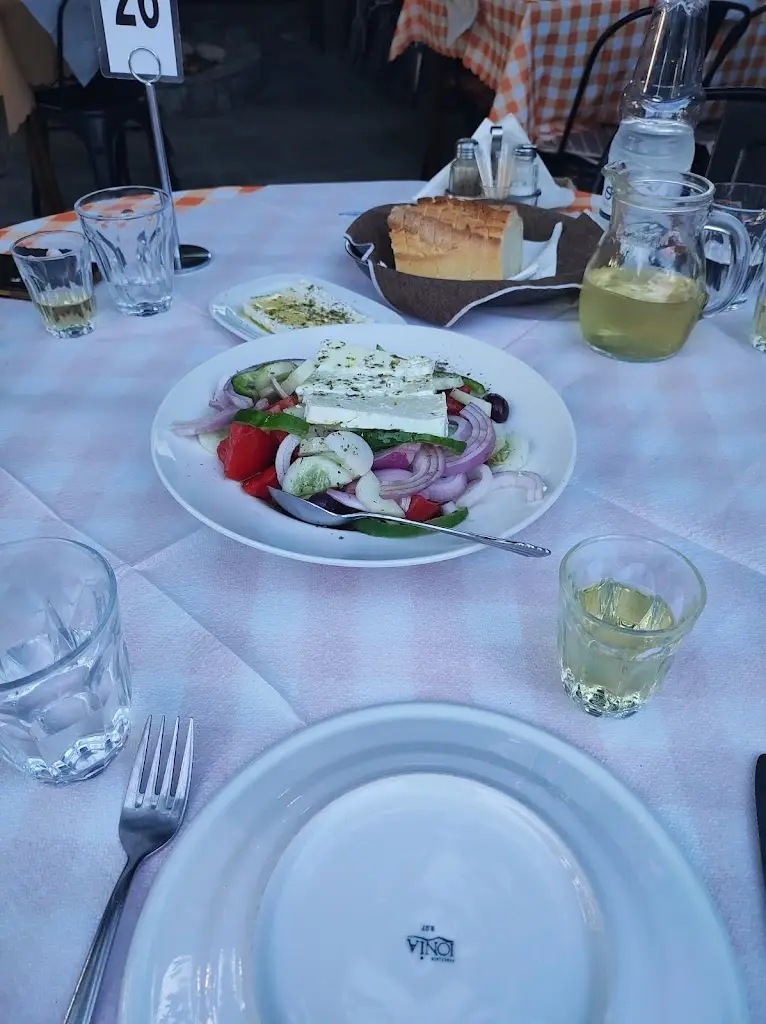 Menü_The Mouries_Stamáta_Bild_8