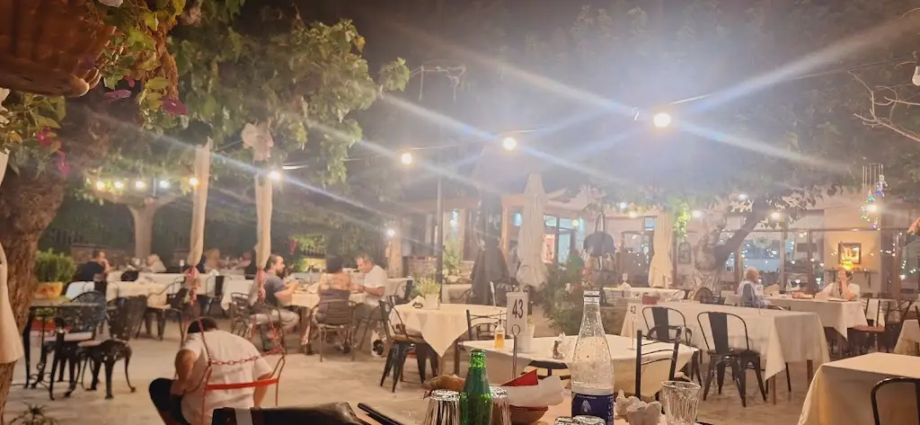 The Mouries Restaurant in Stamáta