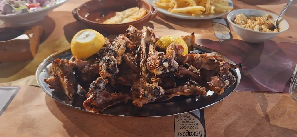 The Mouries_Stamáta_slider_image_3