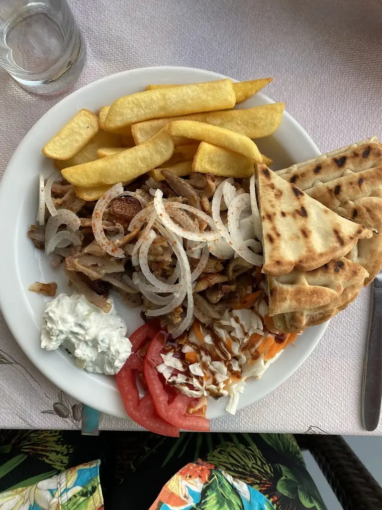 Christopher Courtney_Yiannis Family Restaurant_Ágios Stéfanos_review