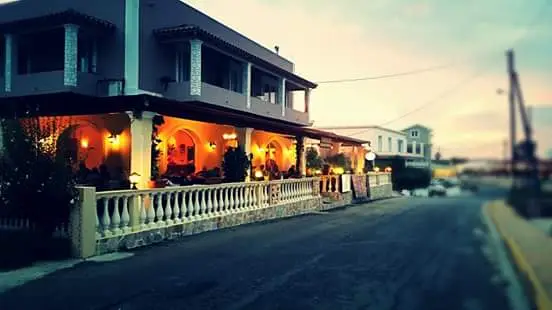 Yiannis Family Restaurant_Ágios Stéfanos_slider_image_3