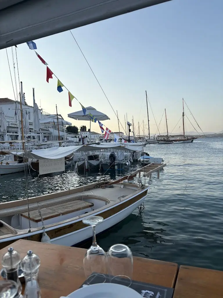 George Morcos_MOURAYO_Spétses_review